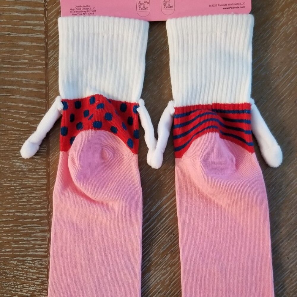 Peanuts Valentine's Day Magnetic Crew Socks - Picture 3 of 8